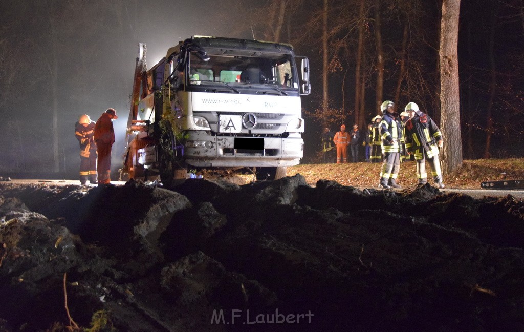 Container LKW umgestuerzt Koeln Brueck Bruecker- Dellbruecker Mauspfad P539.JPG - Miklos Laubert